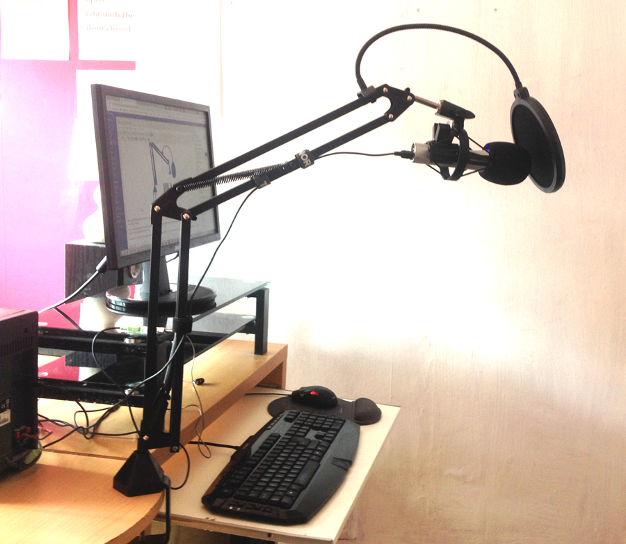 Photo of TONOR arm stand holding the ATR 2100 USB microphone